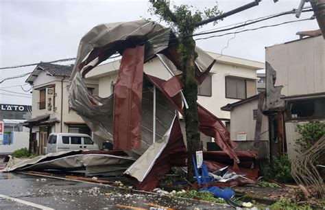 typhoon in philippines today|Japan urges 4 million to evacuate as lumbering Typhoon .